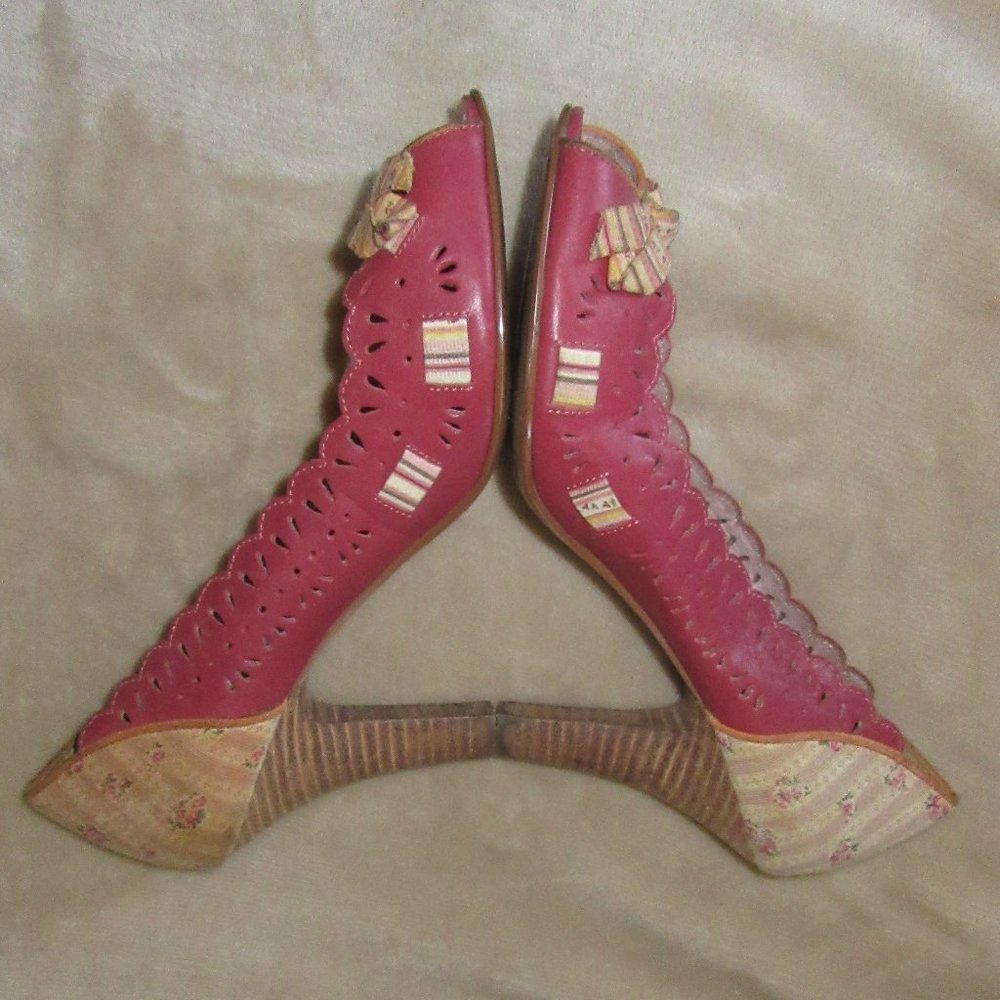 Vintage Barbie Pink Scalloped Leather Kenzie Open Toed Heels w. Fabric Size 7.5